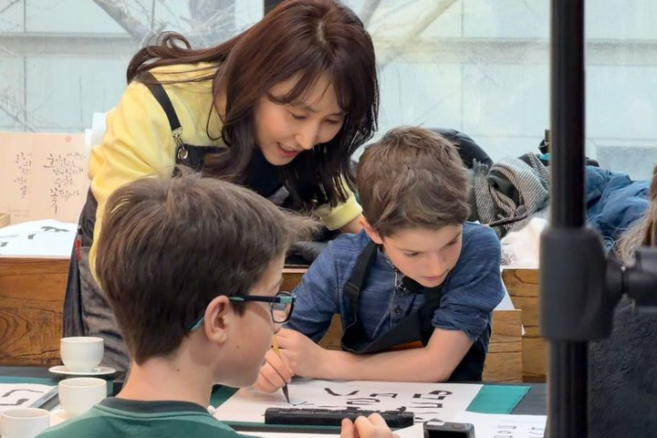 Write a Meaningful Korean Calligraphy Scroll in Insadong - Photo 1 of 21
